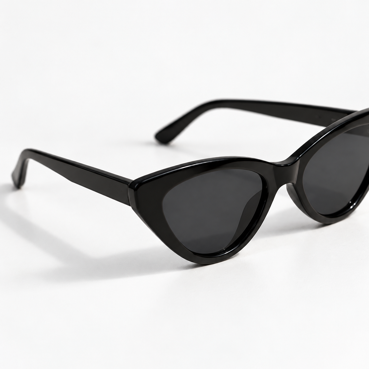 Cat Eye black angle