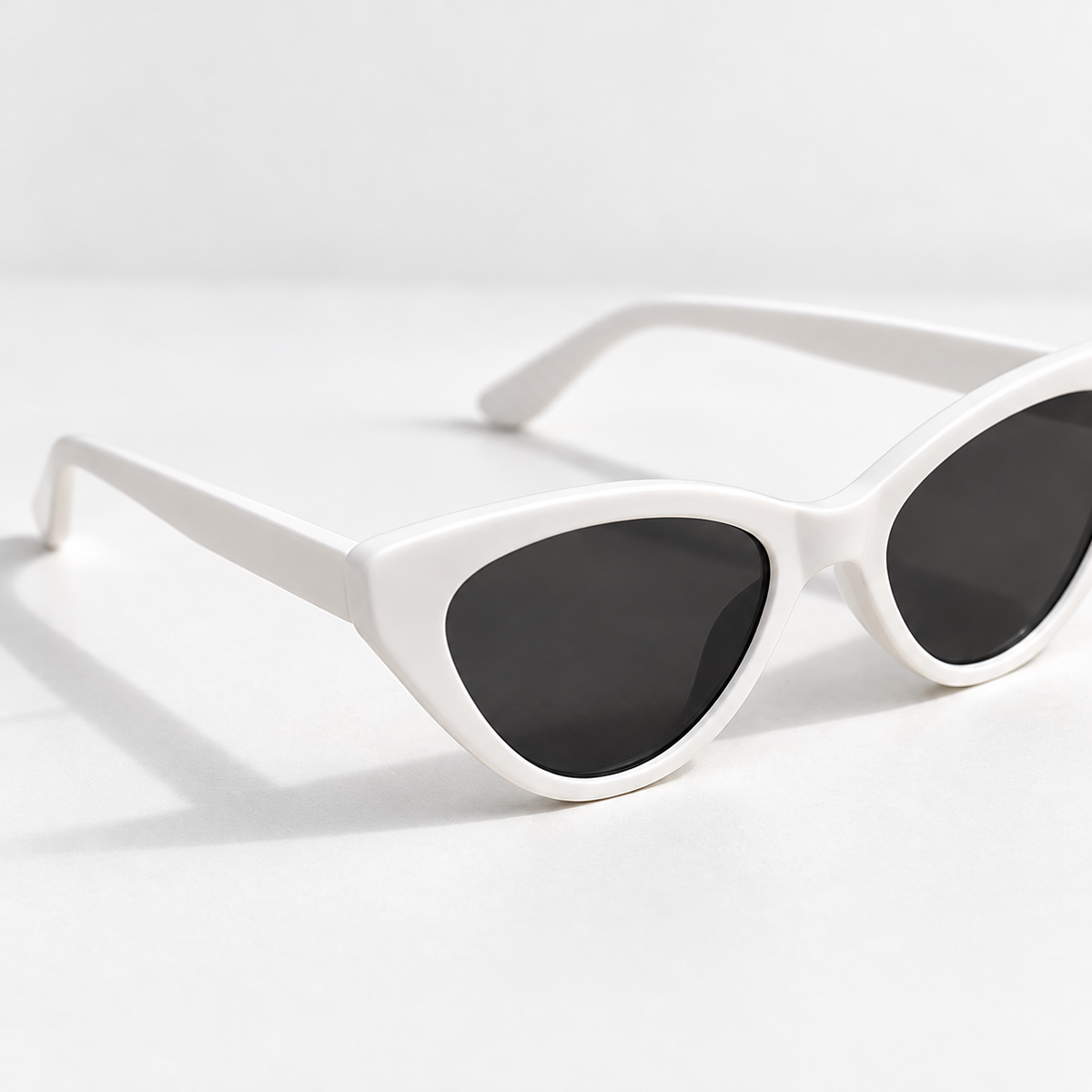 Cat Eye white angle