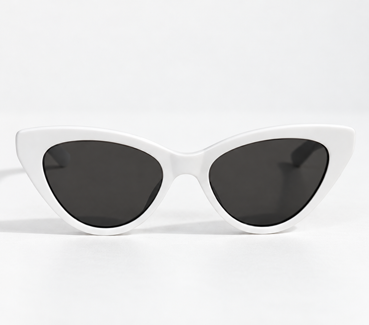 Cat Eye white front